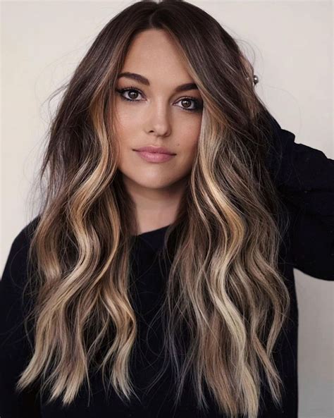 blonde and light brown highlights on dark brown hair|blonde highlights on brown girl.